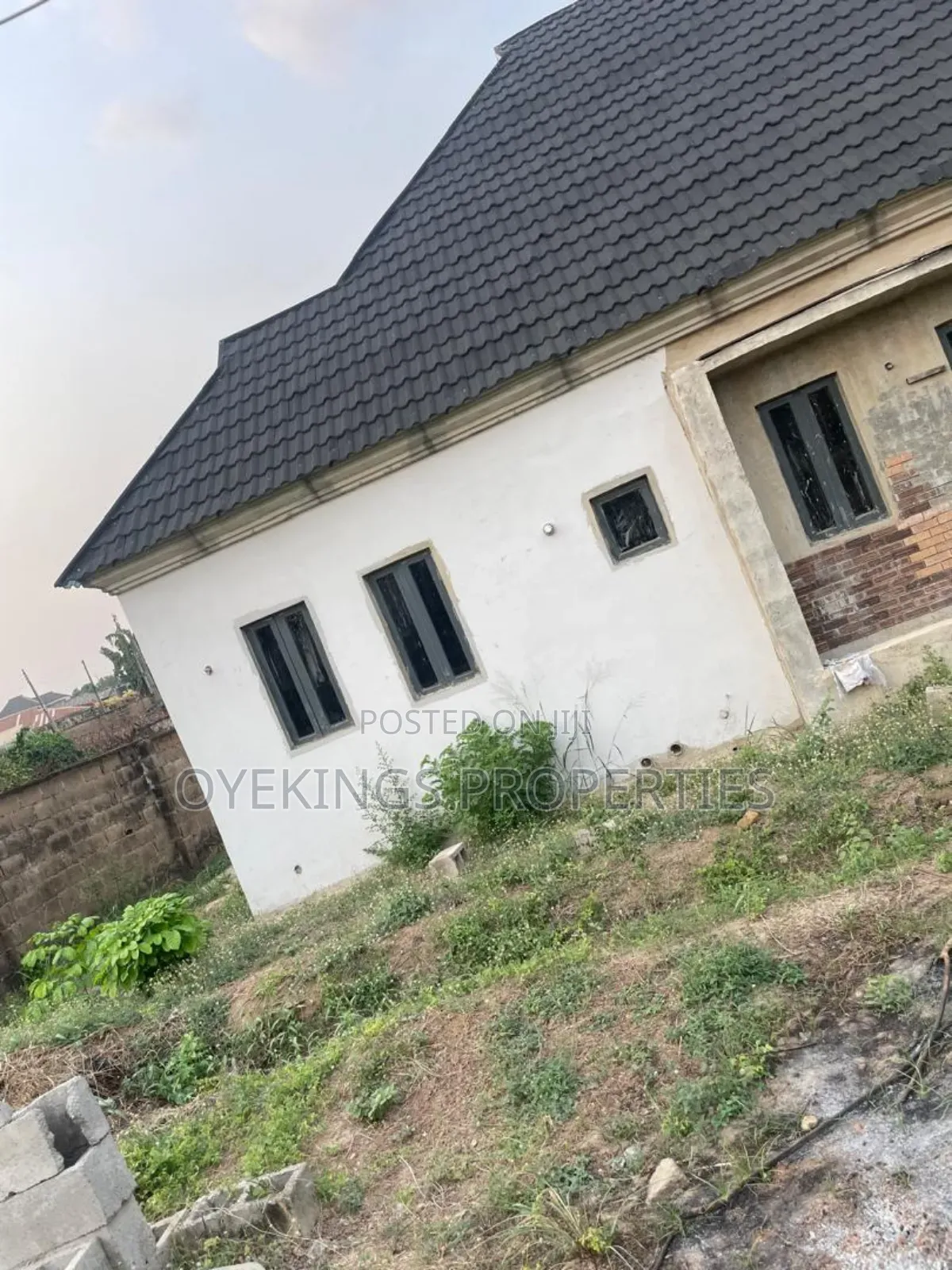 3bdrm Bungalow in Ayilara, Akala Express for sale