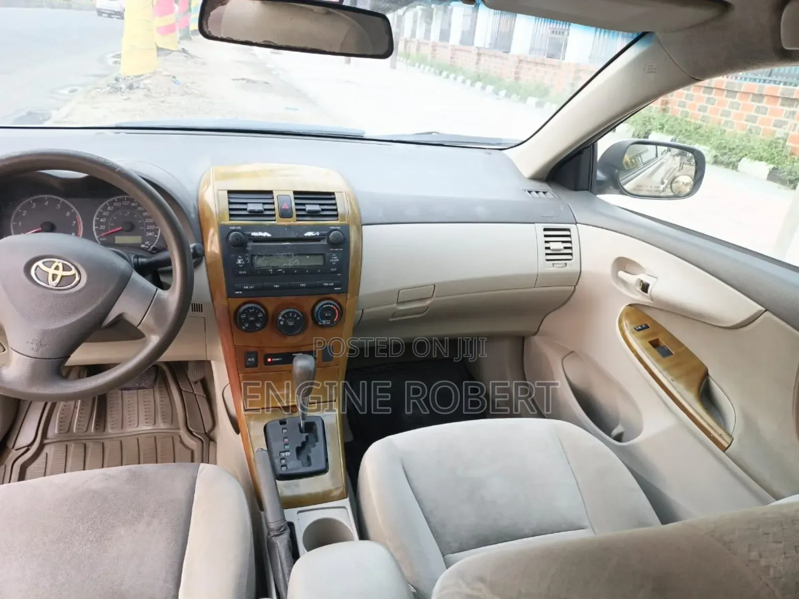 Toyota Corolla LE 4dr Sedan (1.8L 4cyl 4A) 2010 Gold