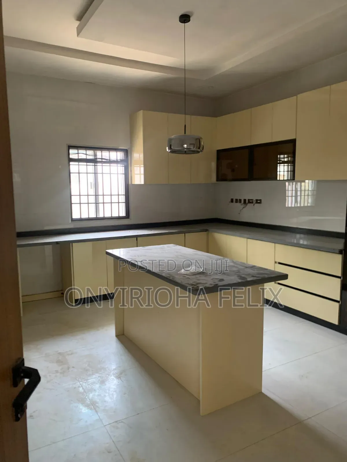 5bdrm Duplex in Jahi Gilmore for sale