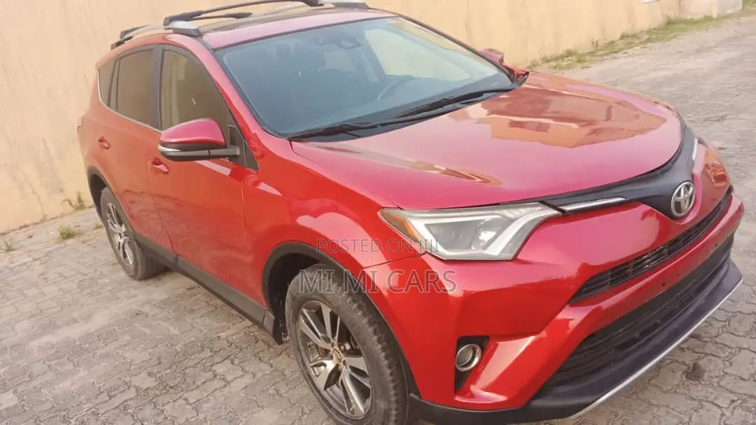 Toyota RAV4 XLE 4dr SUV (2.5L 4cyl 6A) 2018 Red
