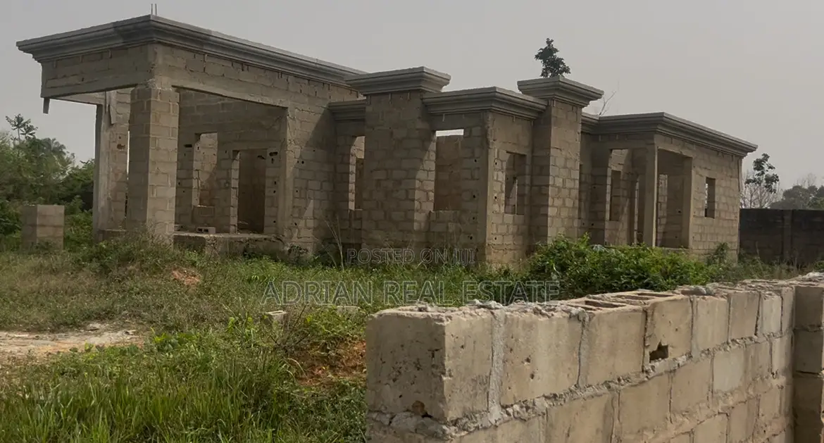 4bdrm Bungalow in Fadahunsi Estate, Ilesa for sale