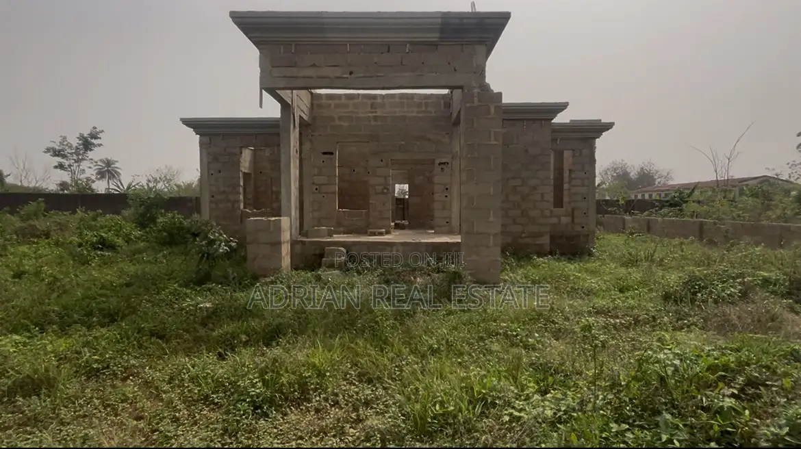4bdrm Bungalow in Fadahunsi Estate, Ilesa for sale