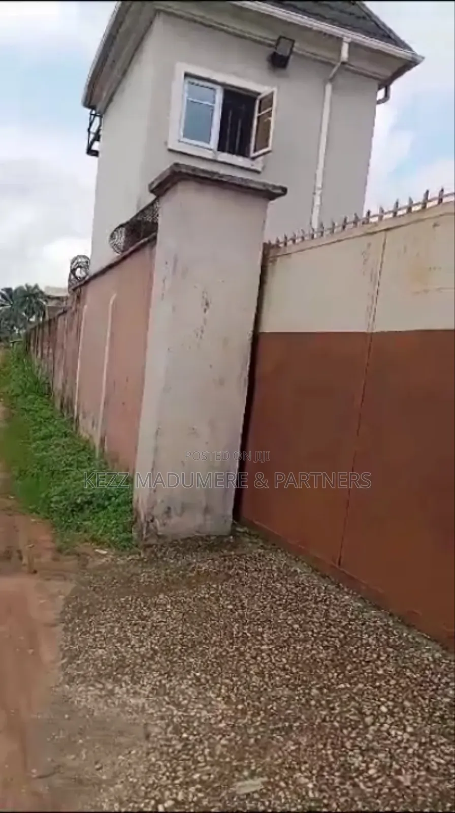 For Sale : Warehouse at Off Umuahia Aba Express Way, Aba, Abia State