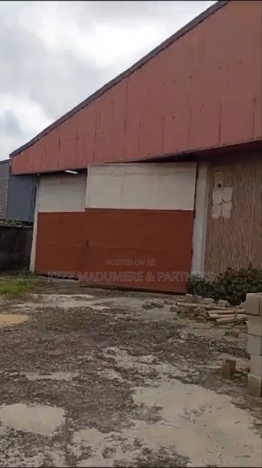 For Sale : Warehouse at Off Umuahia Aba Express Way, Aba, Abia State
