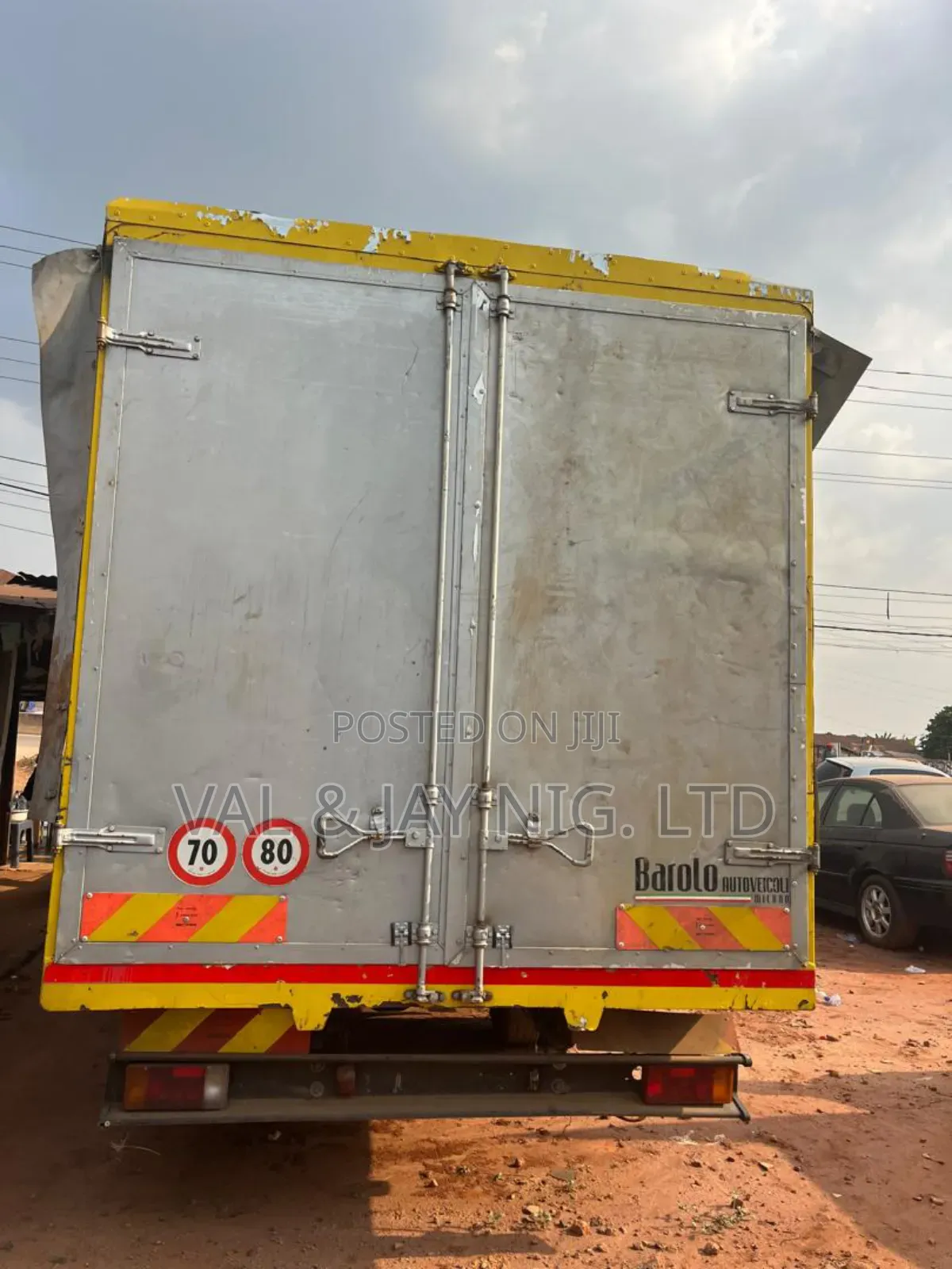 Renault Rigid Truck - 6 Tyres 6 Bolts