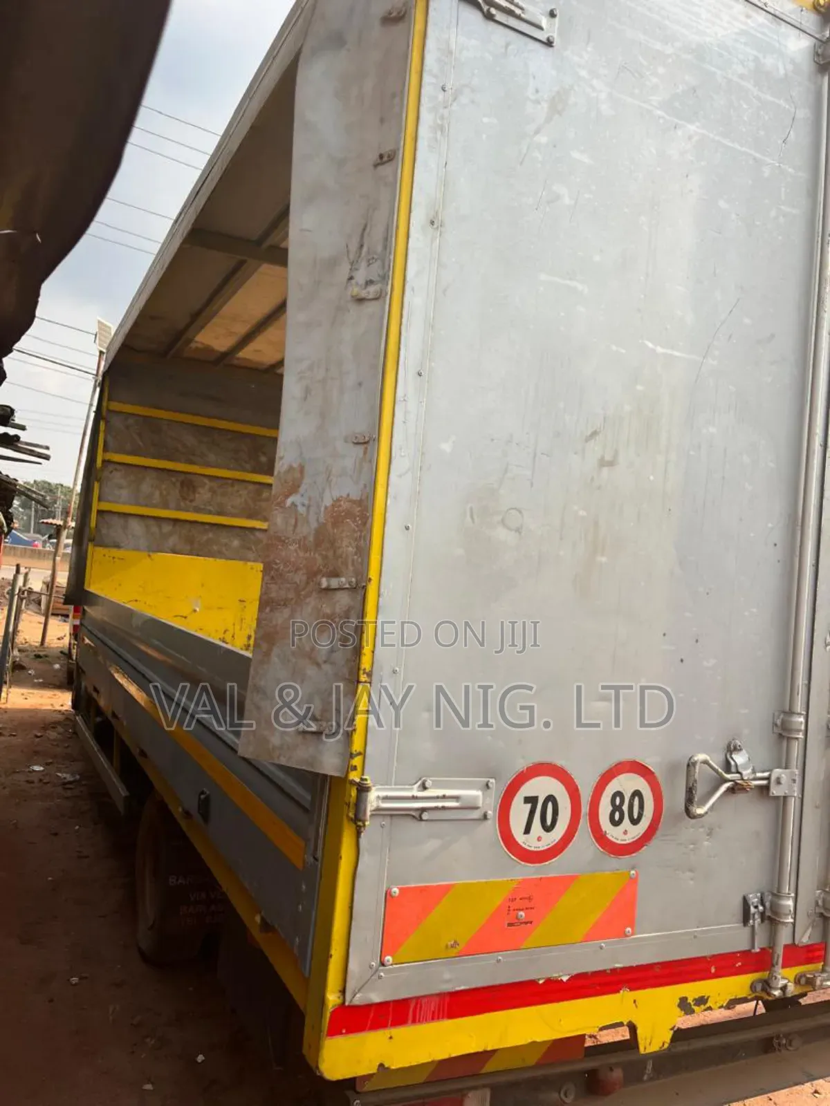 Renault Rigid Truck - 6 Tyres 6 Bolts