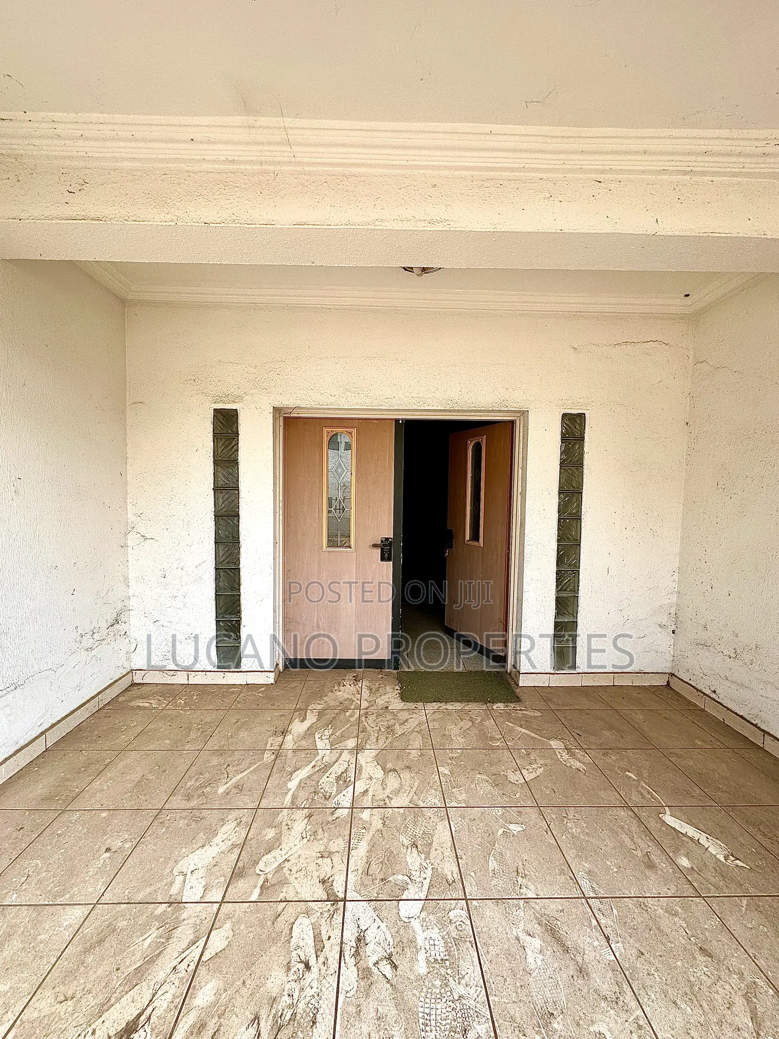 Commercial Property Suitable for Lounge, Hotel, Government Offices