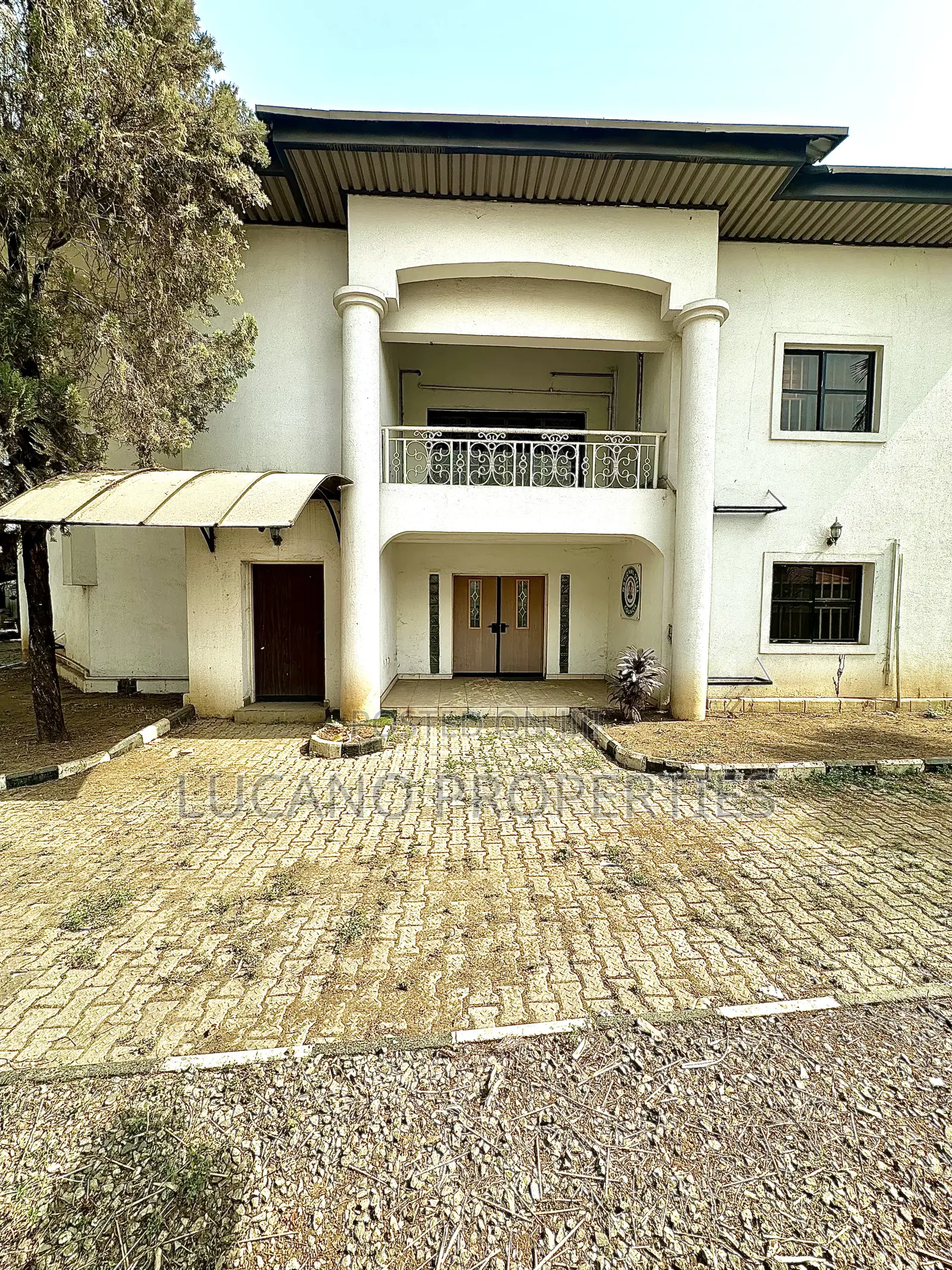 Commercial Property Suitable for Lounge, Hotel, Government Offices