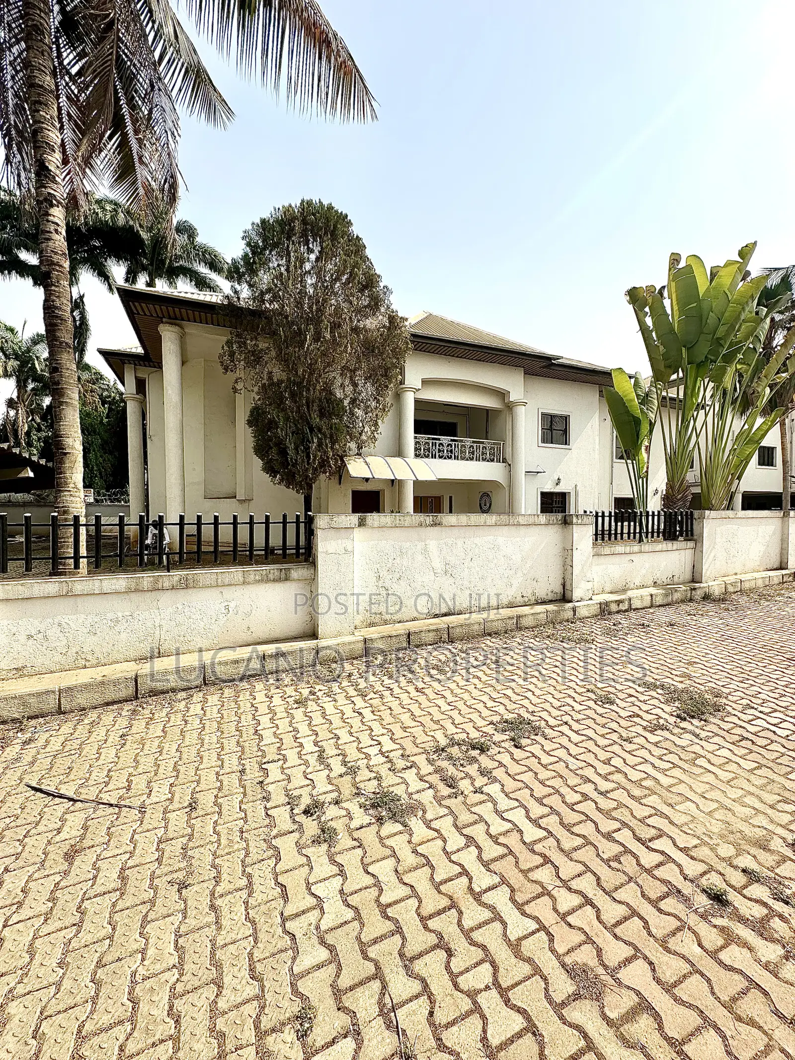 Commercial Property Suitable for Lounge, Hotel, Government Offices