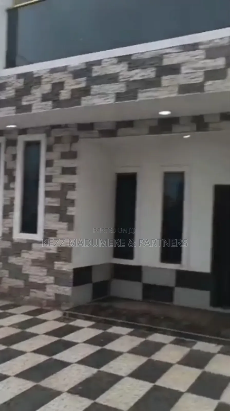 8bdrm Duplex in Nta Road , Port for sale