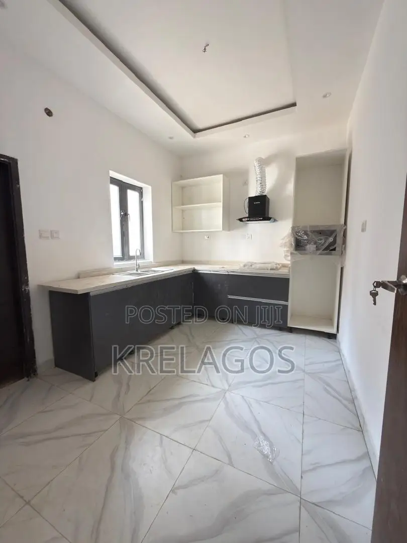 4bdrm Duplex in Ikota for sale