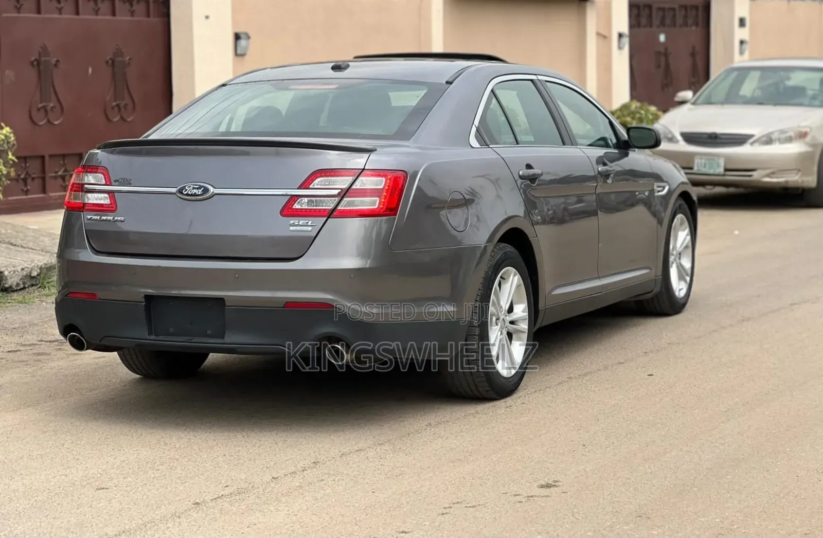 Ford Taurus 2013 Gray
