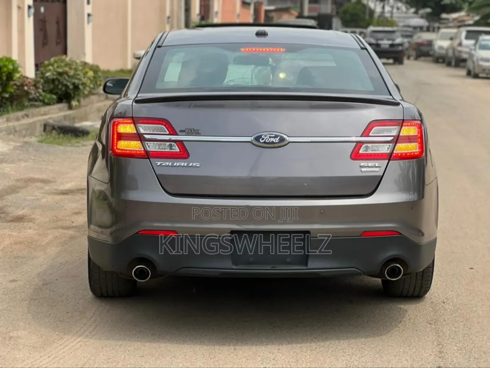 Ford Taurus 2013 Gray