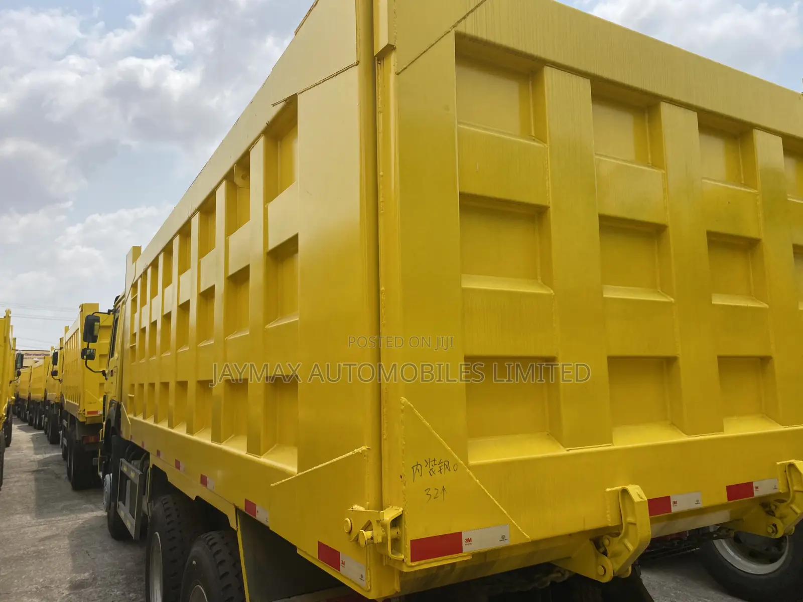 Yellow Howo371 Dump Truck
