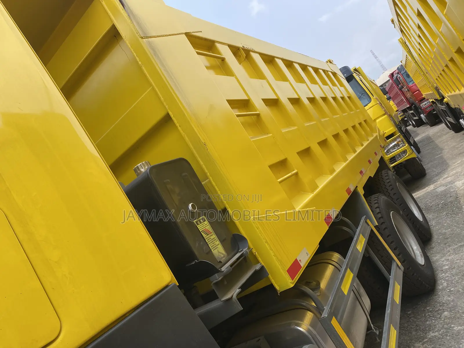 Yellow Howo371 Dump Truck