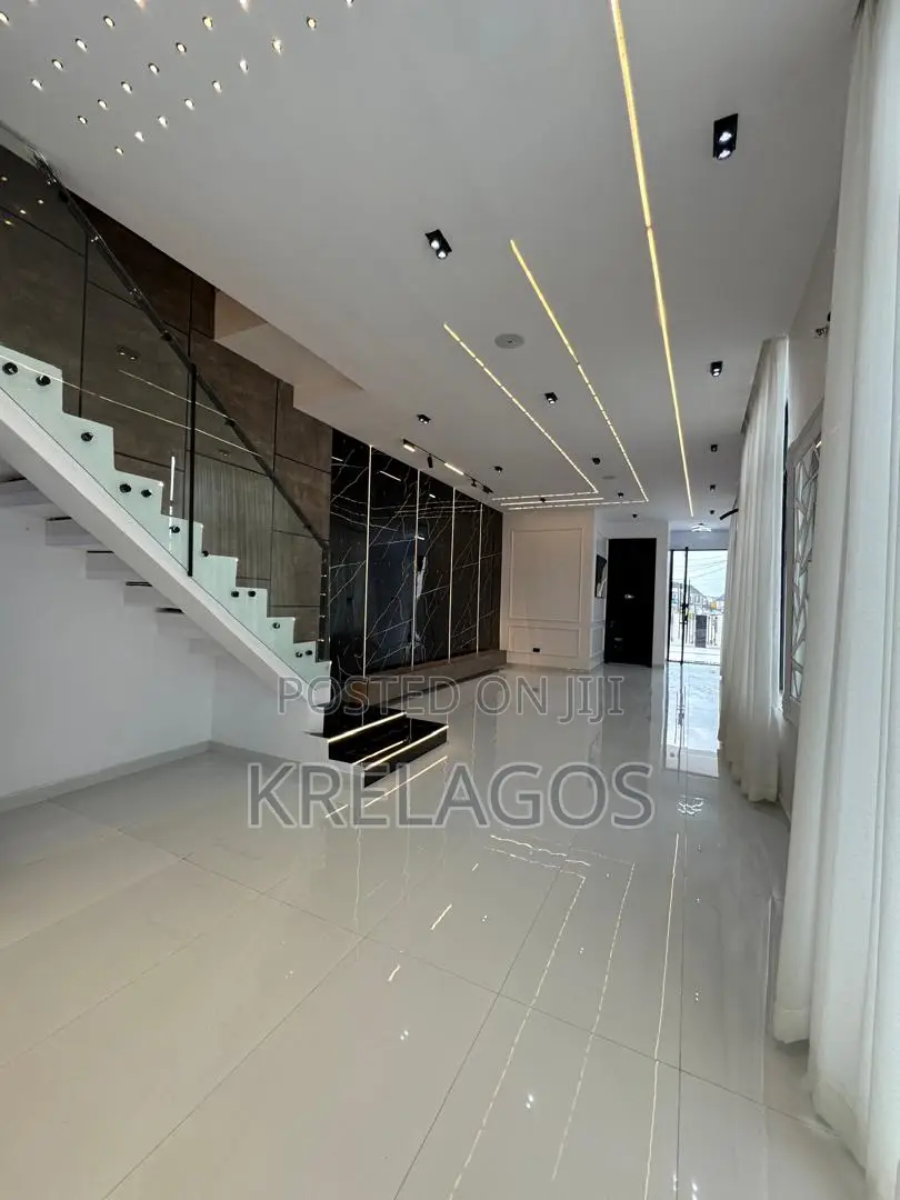 5bdrm House in Ikota for sale