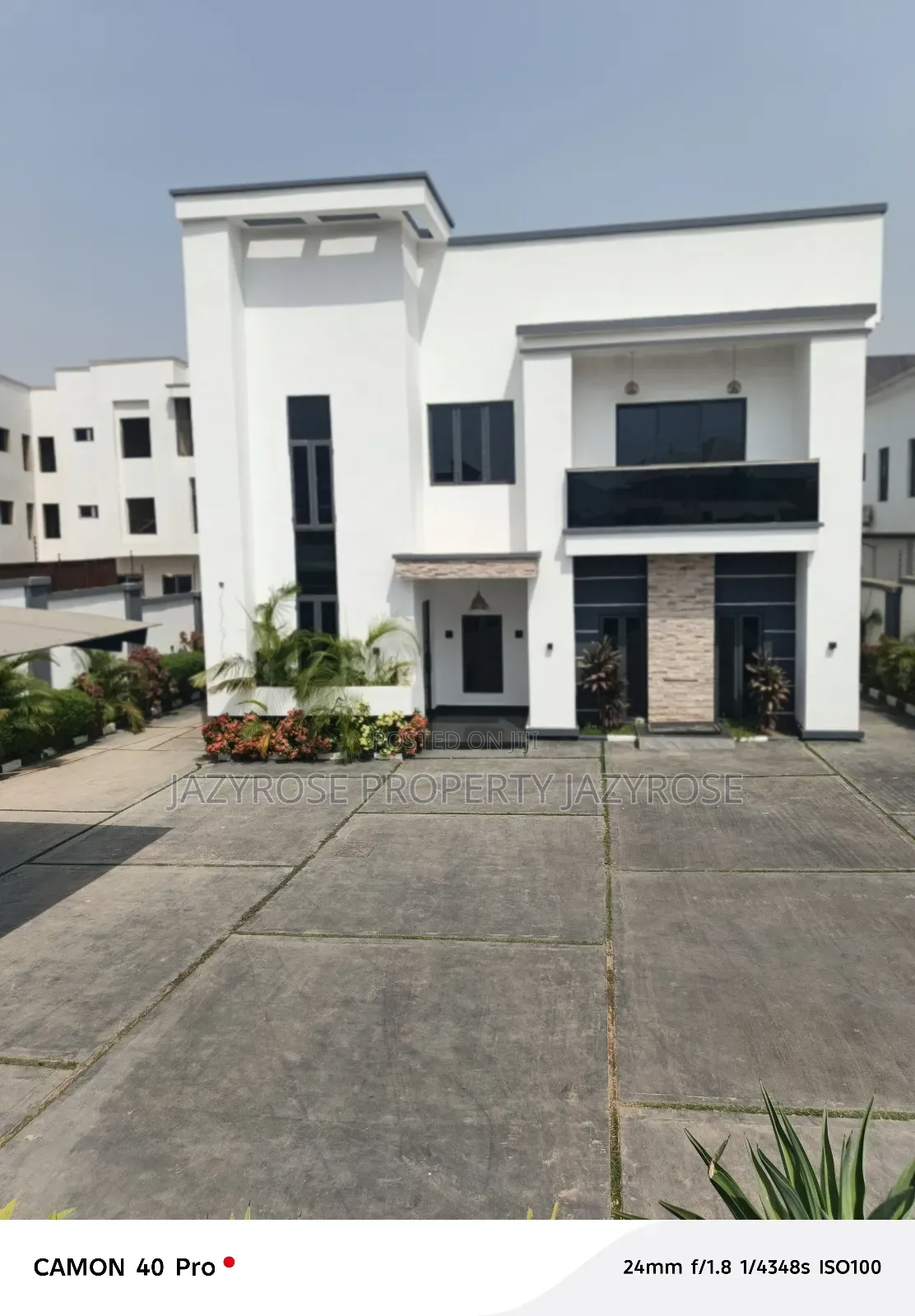 5bdrm Duplex in Guzape District for sale