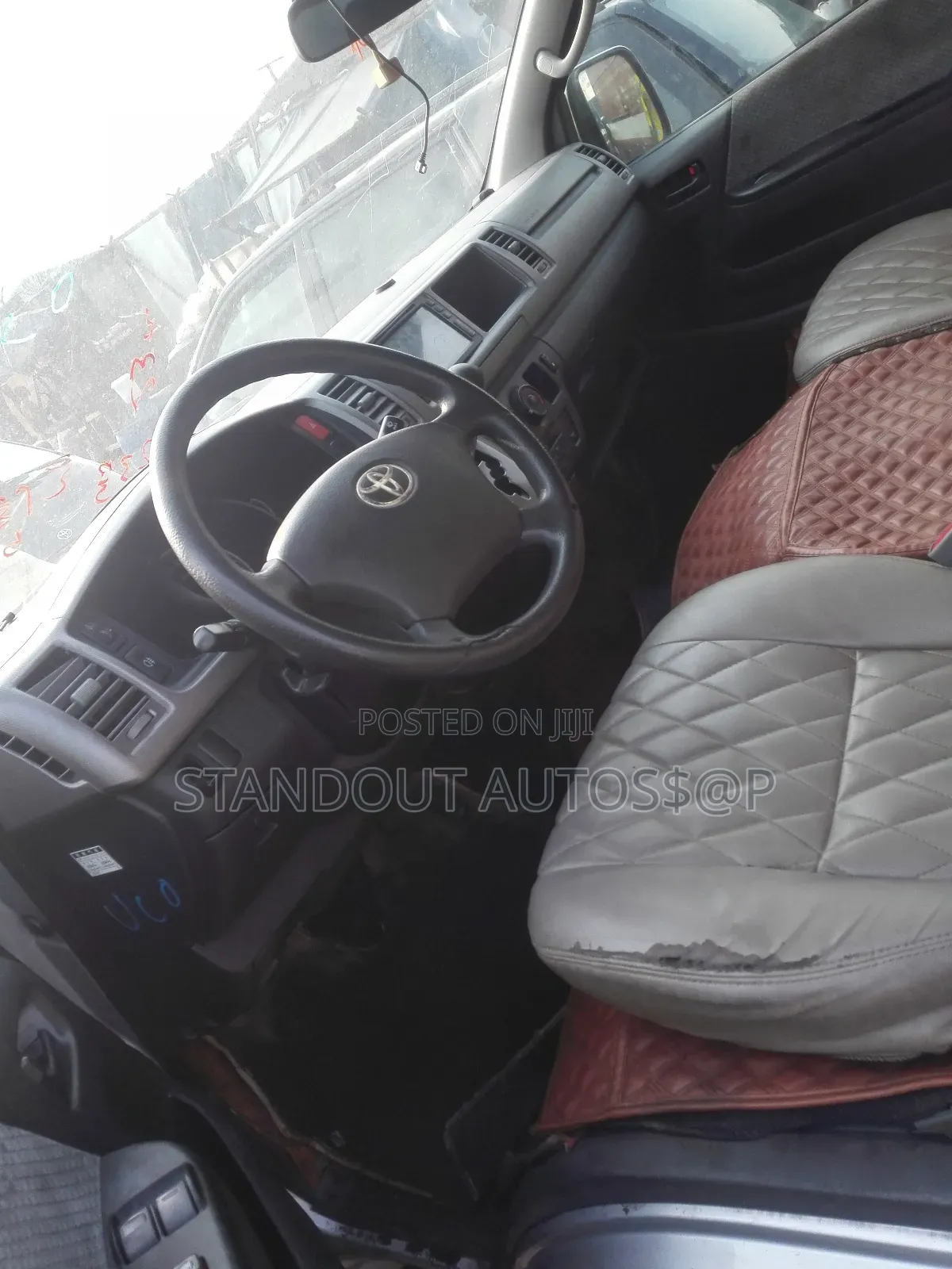 Toyota HiAce 2014 Silver