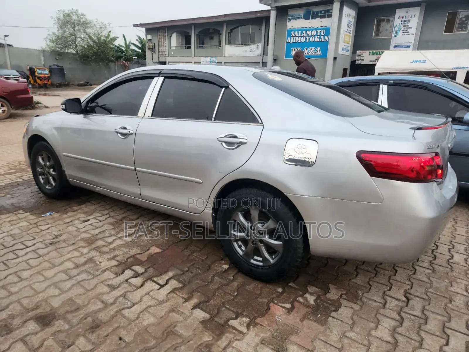 Toyota Camry LE 4dr Sedan (2.5L 4cyl 6AM) 2010 Silver