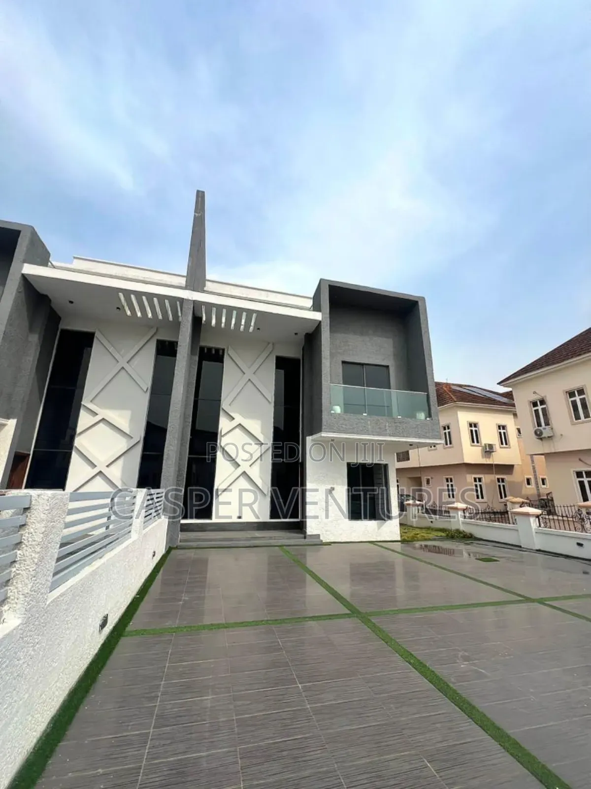 5bdrm Duplex in Osapa for sale