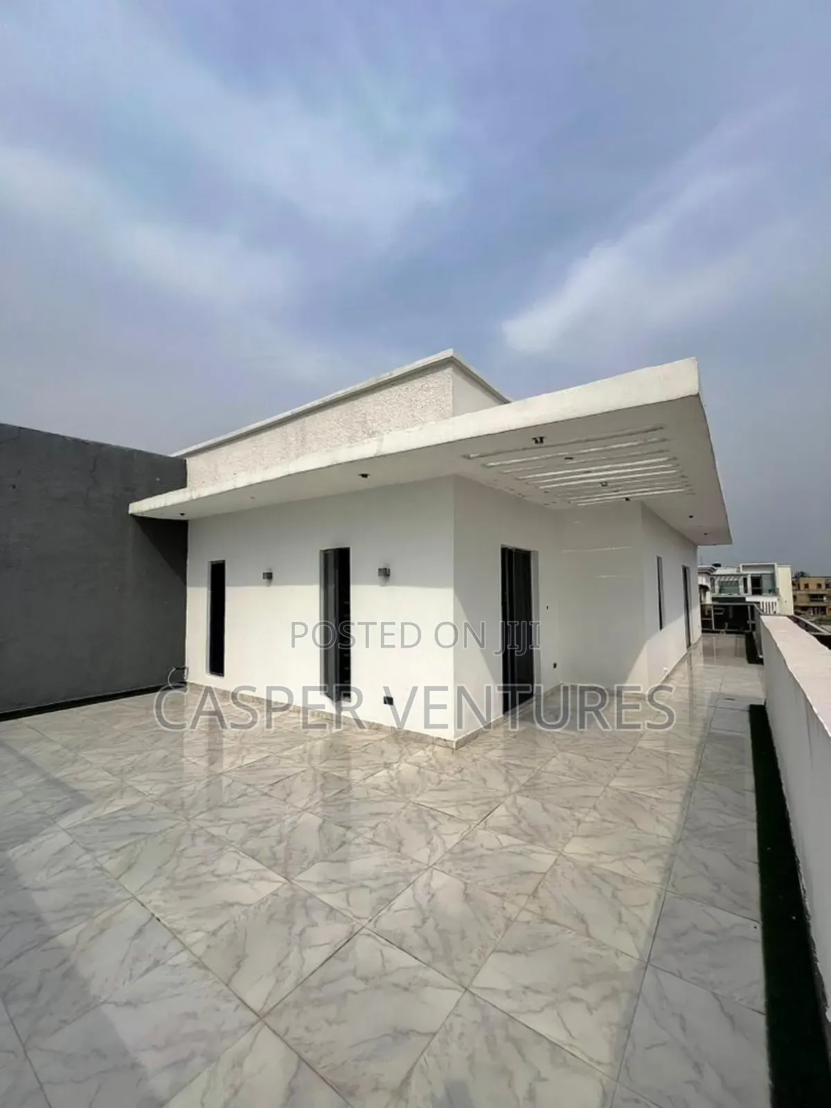 5bdrm Duplex in Osapa for sale