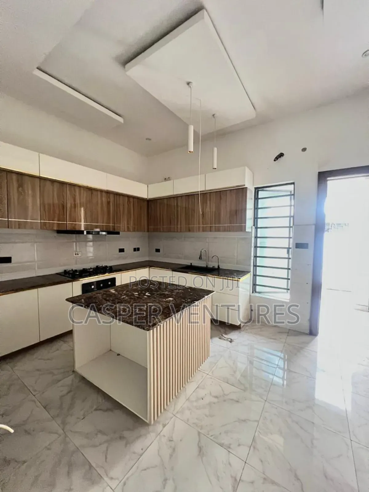 5bdrm Duplex in Osapa for sale