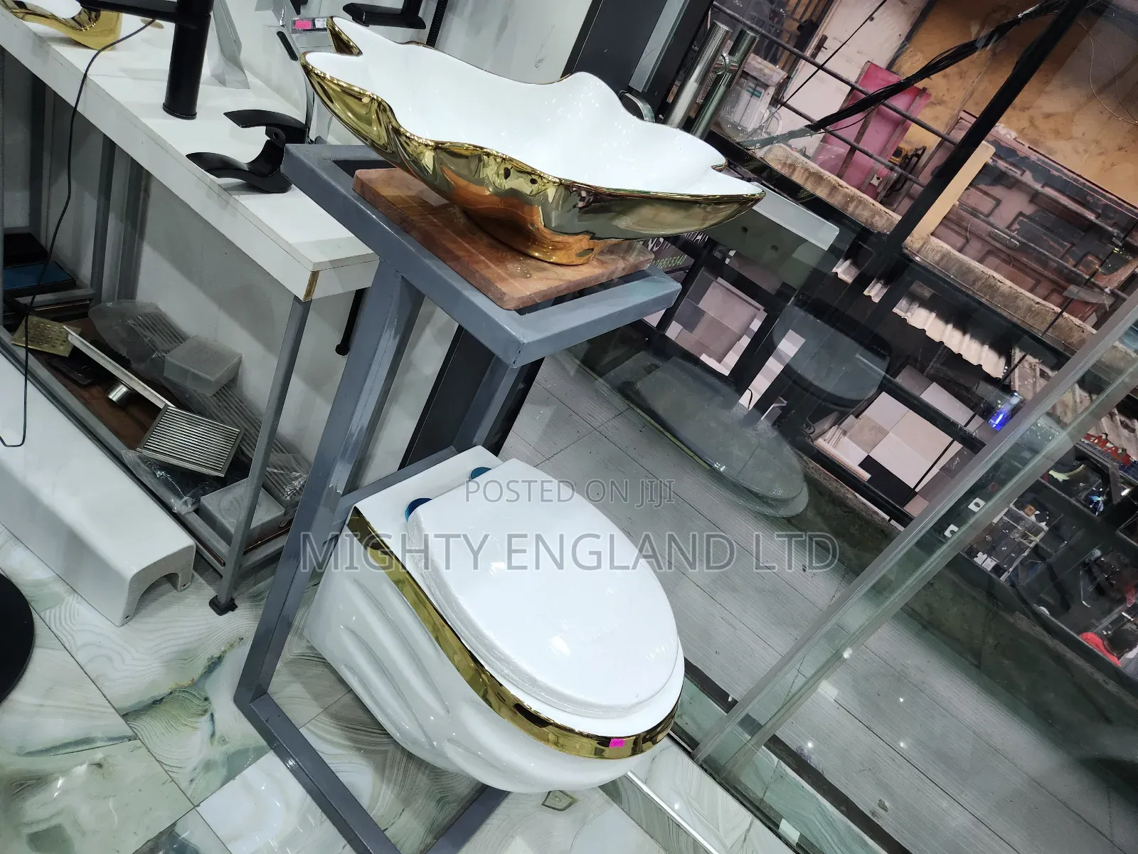 Executive Embossed One-Piece Ceramic Water Closet With Washbasin