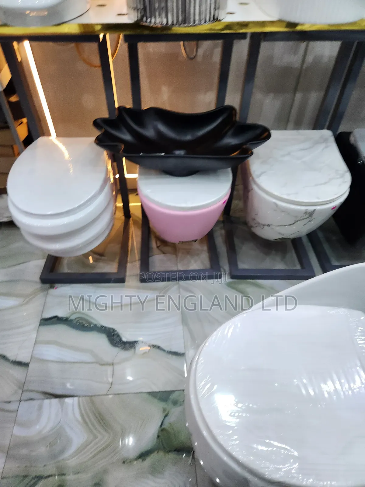 Executive Embossed One-Piece Ceramic Water Closet With Washbasin