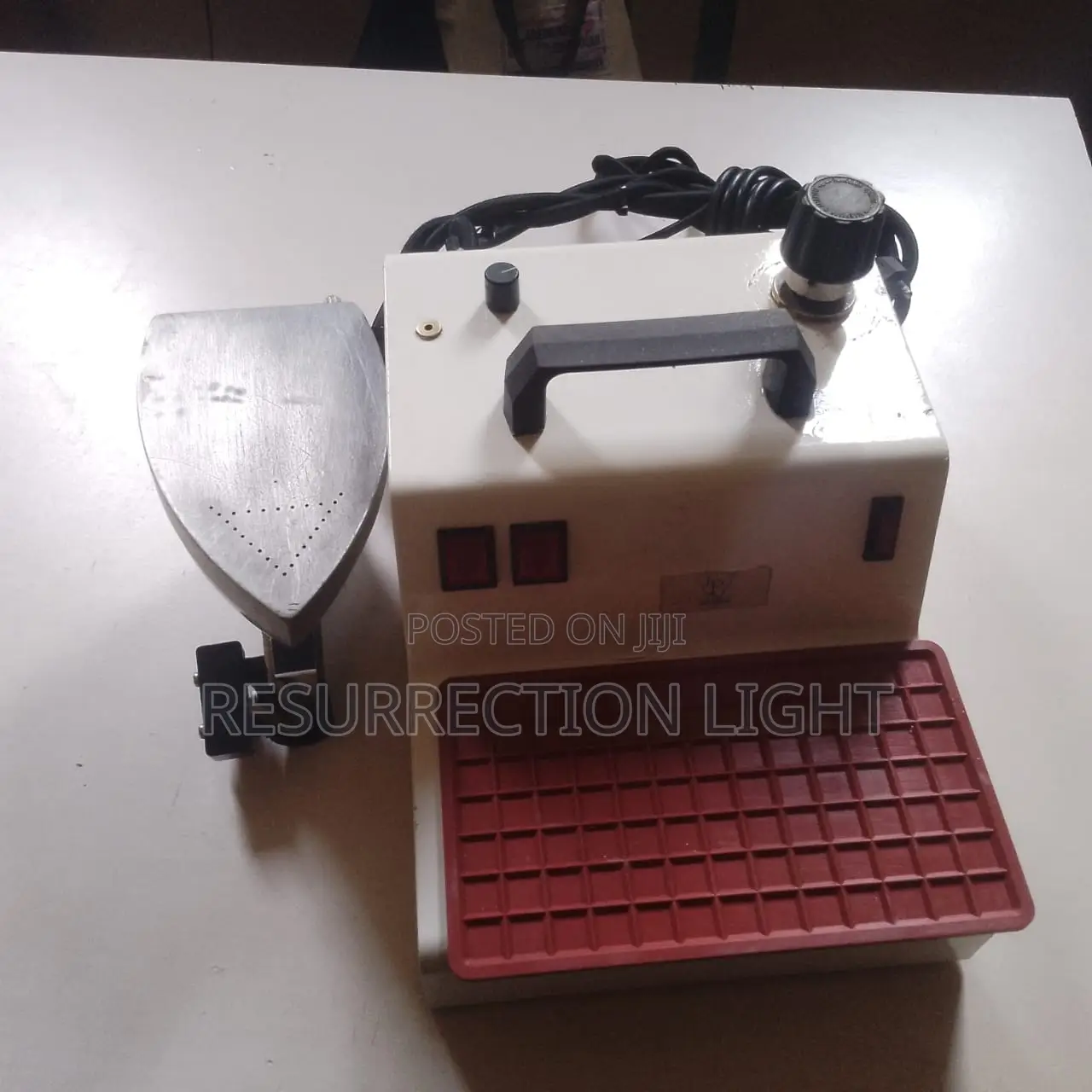 Strong and Reliable Italian Stir Vapour Industrial Steam Iron