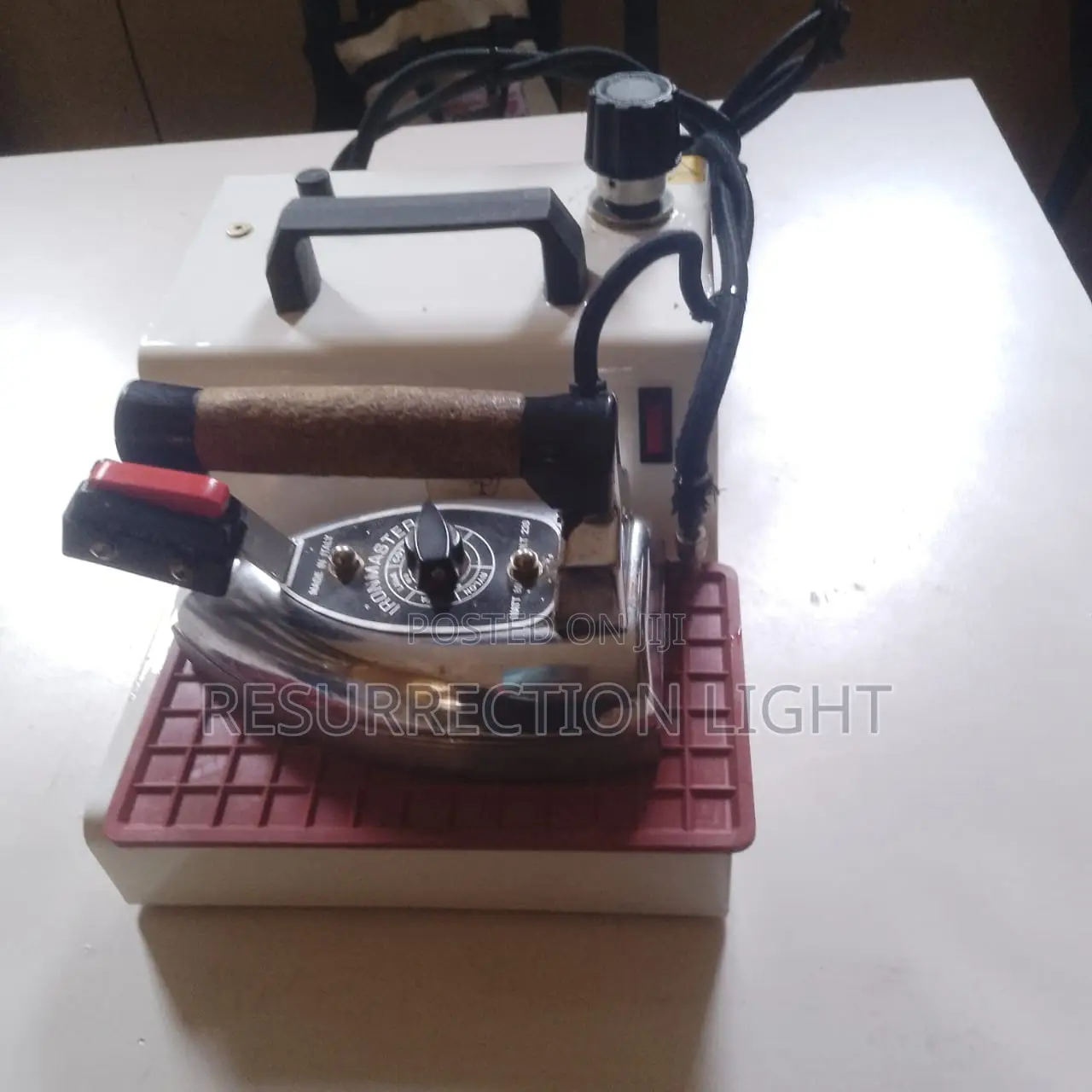 Strong and Reliable Italian Stir Vapour Industrial Steam Iron
