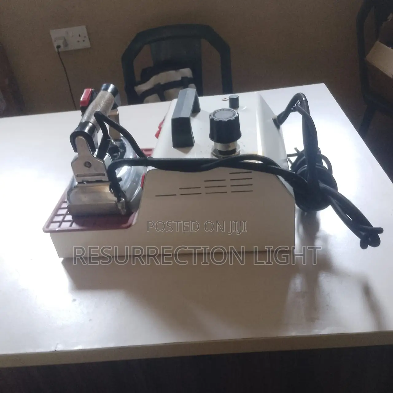 Strong and Reliable Italian Stir Vapour Industrial Steam Iron