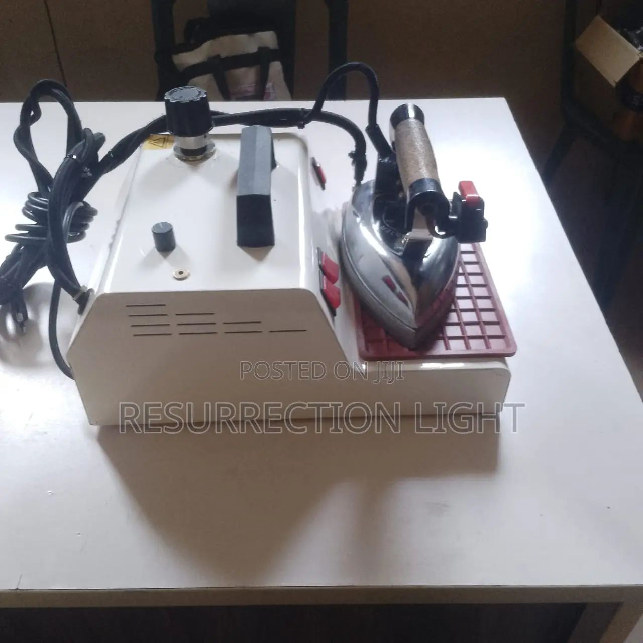 Strong and Reliable Italian Stir Vapour Industrial Steam Iron