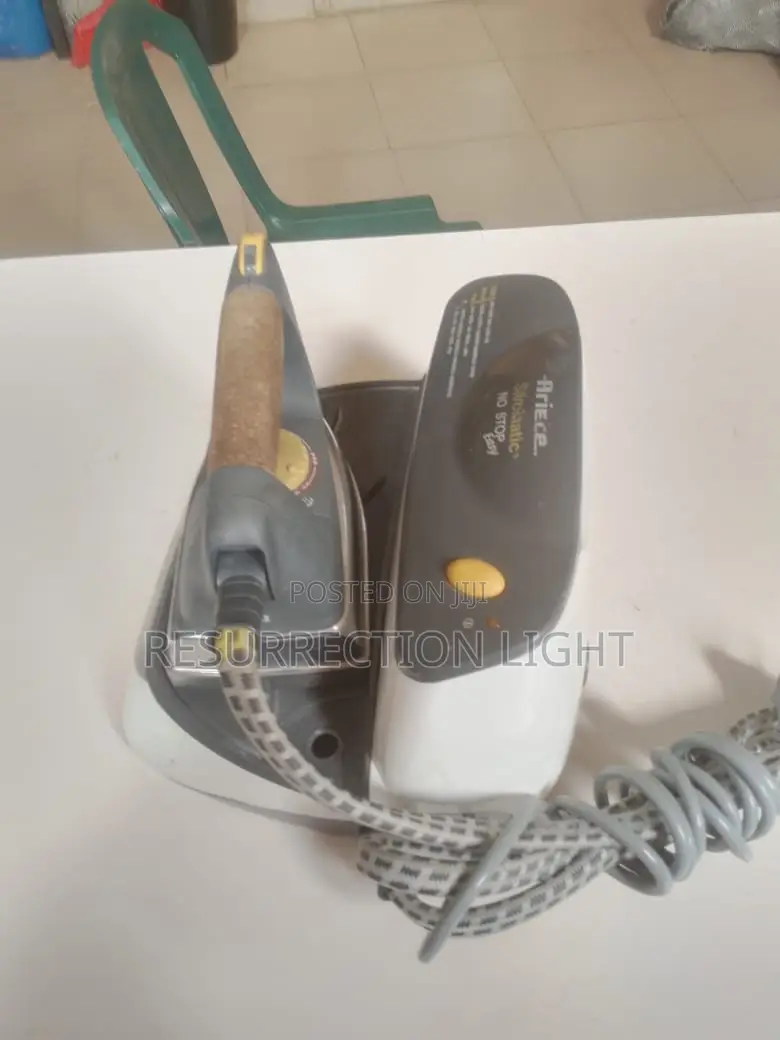 Quality Ariete Italian Steam Iron in Good Condition