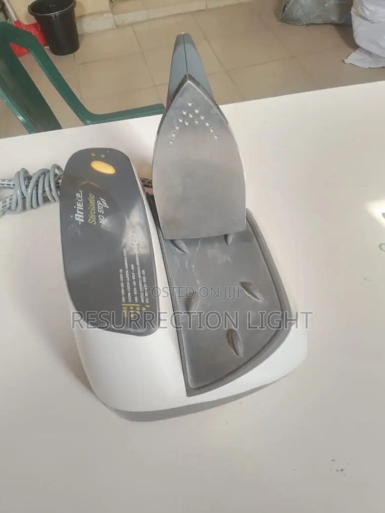 Quality Ariete Italian Steam Iron in Good Condition