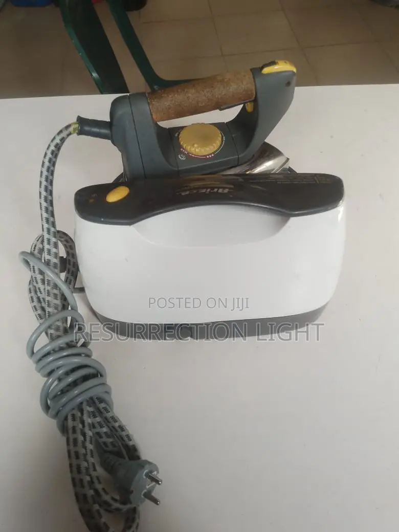 Quality Ariete Italian Steam Iron in Good Condition