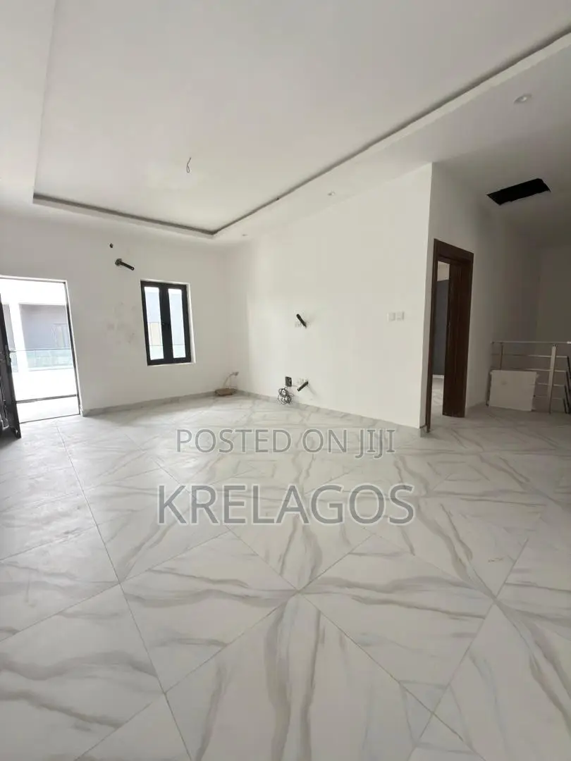5bdrm Duplex in Ikota for sale