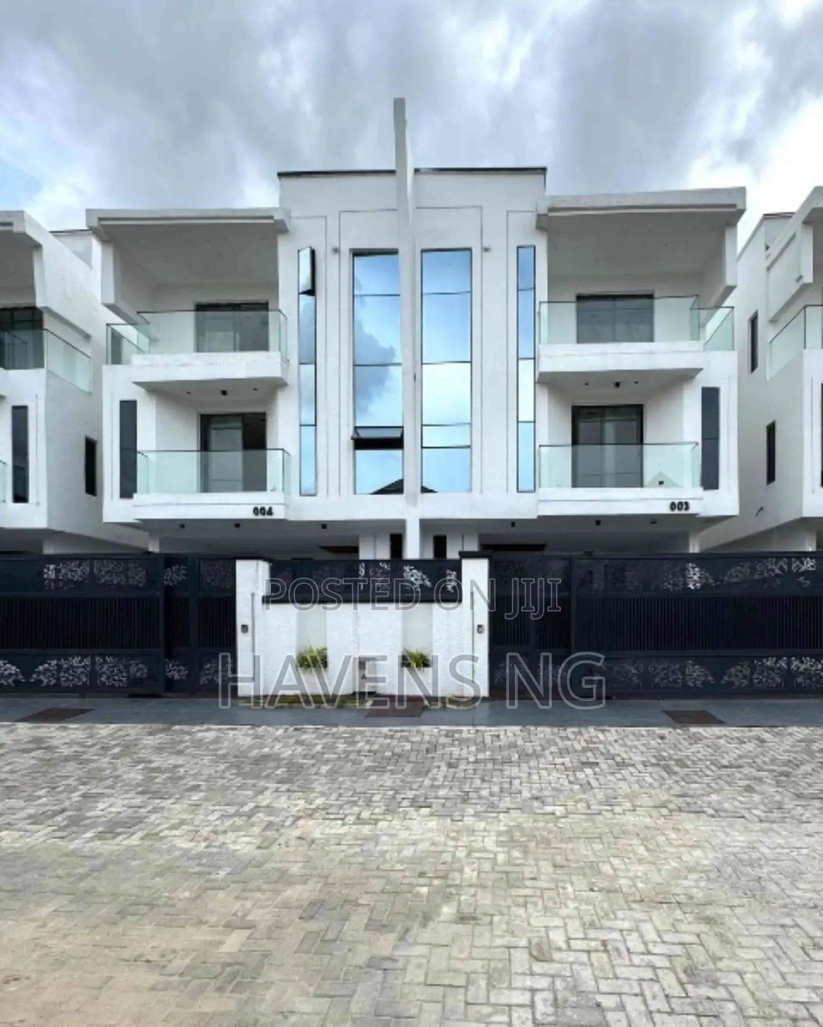 4bdrm Duplex in Idado for sale