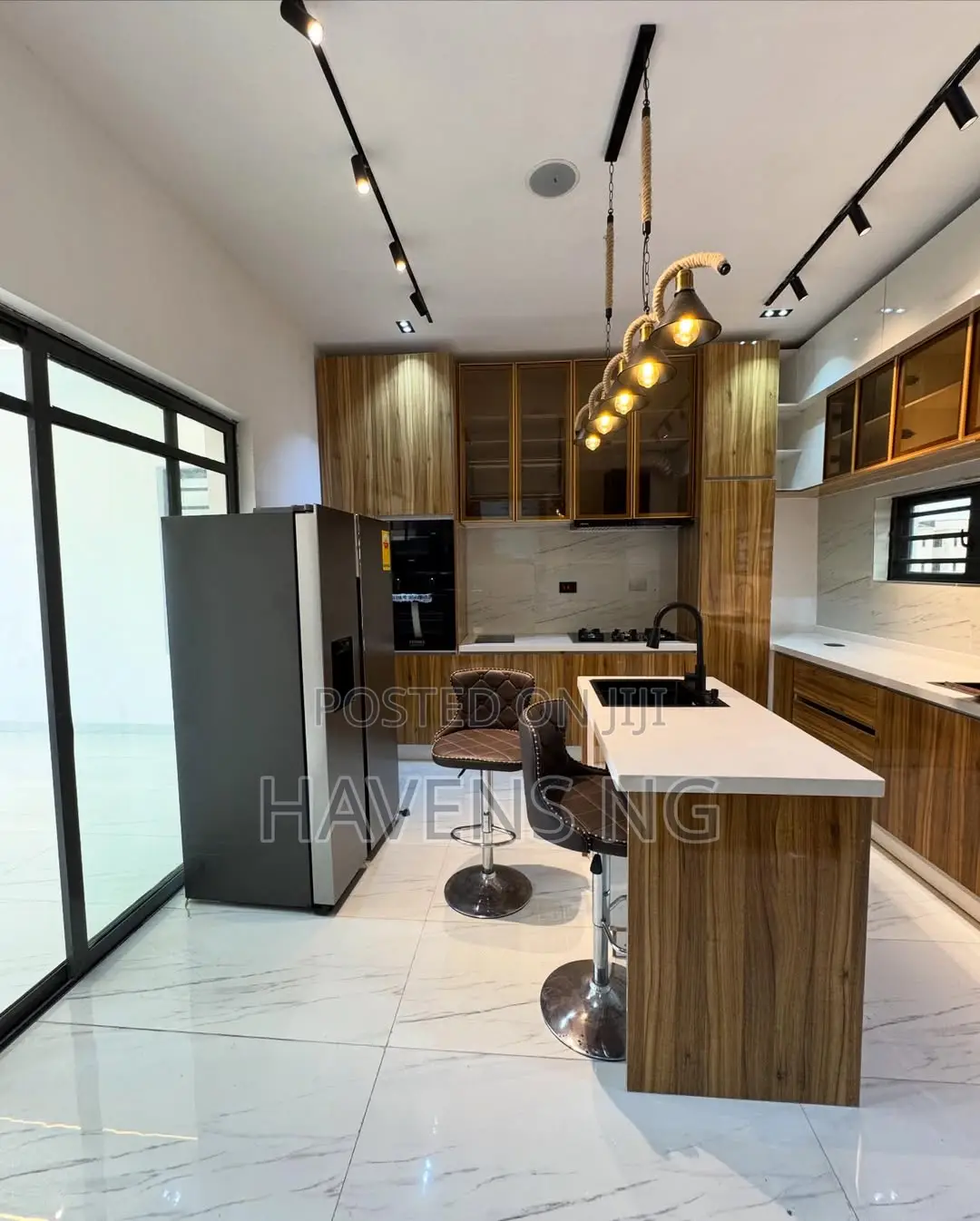 4bdrm Duplex in Idado for sale