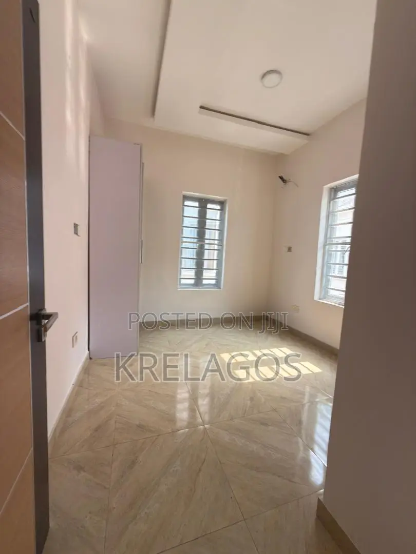 4bdrm Duplex in Ikota for sale