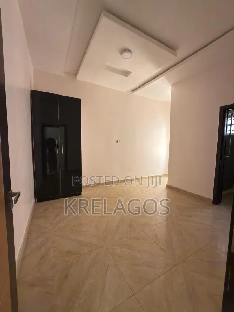 4bdrm Duplex in Ikota for sale