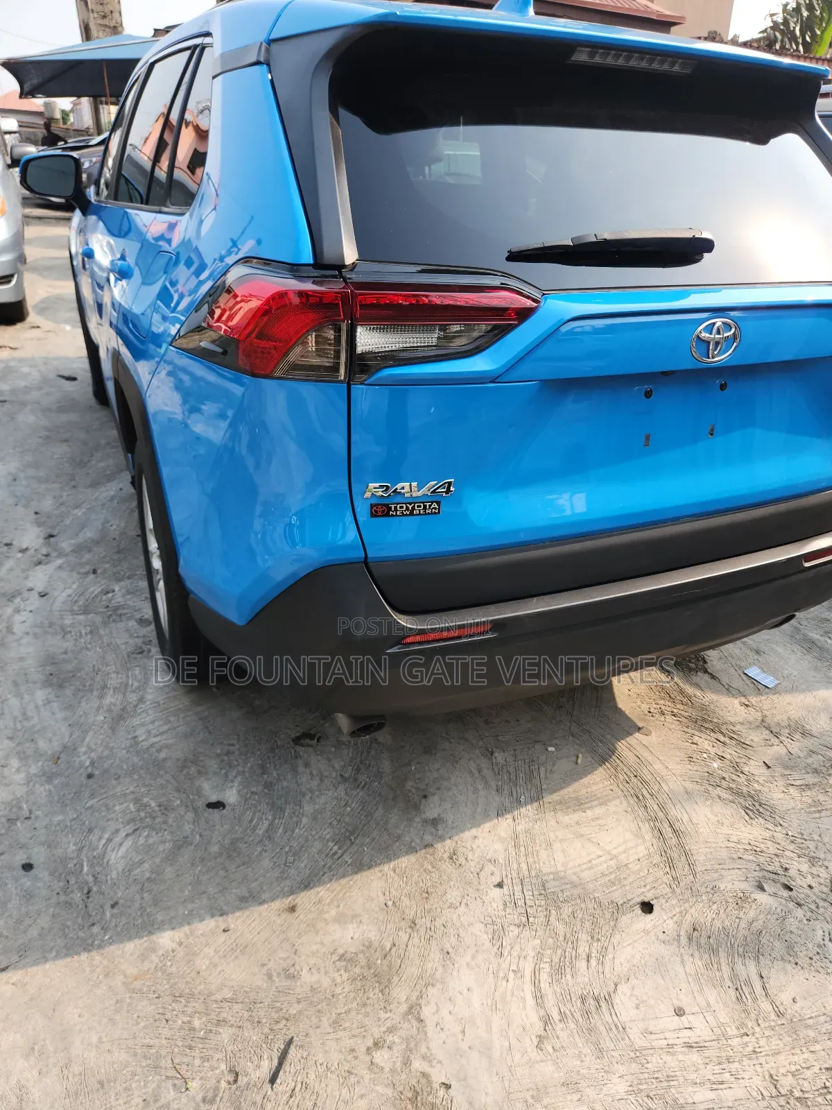 Toyota RAV4 XLE FWD 2019 Blue