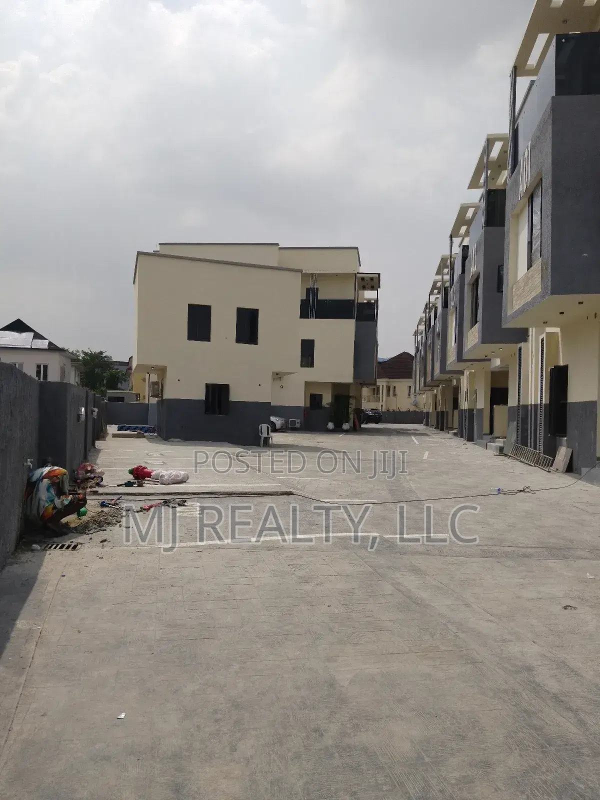 4bdrm Townhouse / Terrace in Ikeja GRA for rent