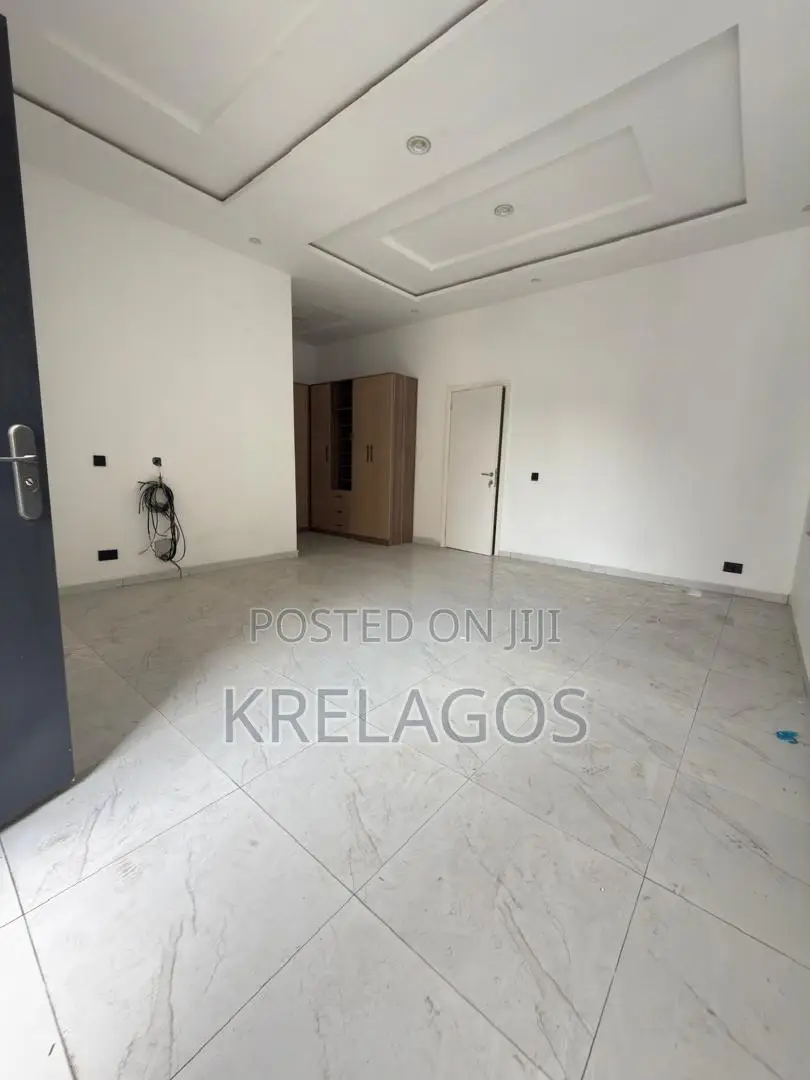 4bdrm Duplex in Ikota for sale