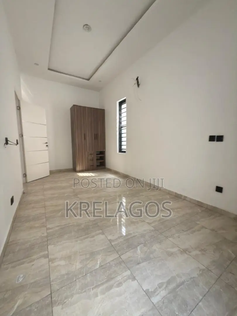 4bdrm Duplex in Ikota for sale