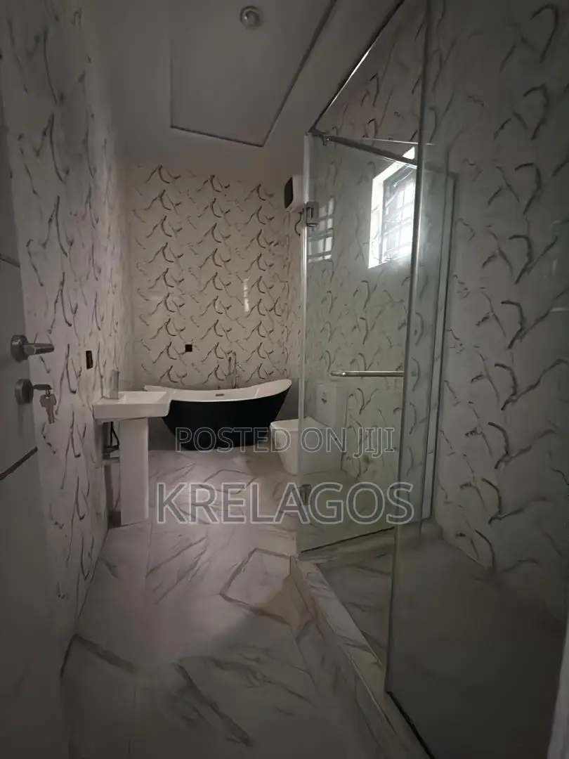 4bdrm Duplex in Ikota for sale