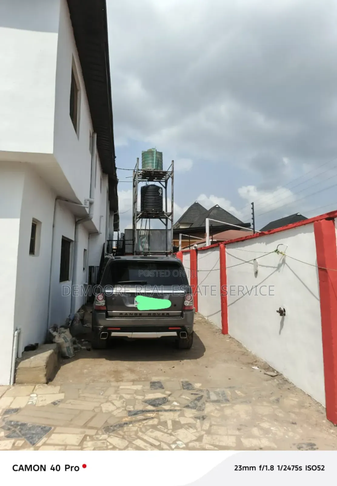 8bdrm Block of Flats in Abaranje, Ikotun / Ikotun/Igando for sale