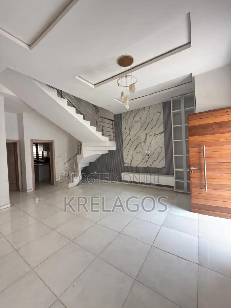 4bdrm Duplex in Ikota for sale
