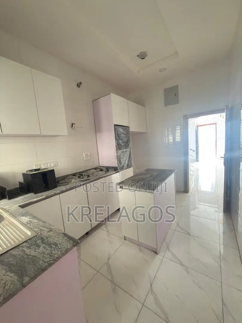 4bdrm Duplex in Ikota for sale