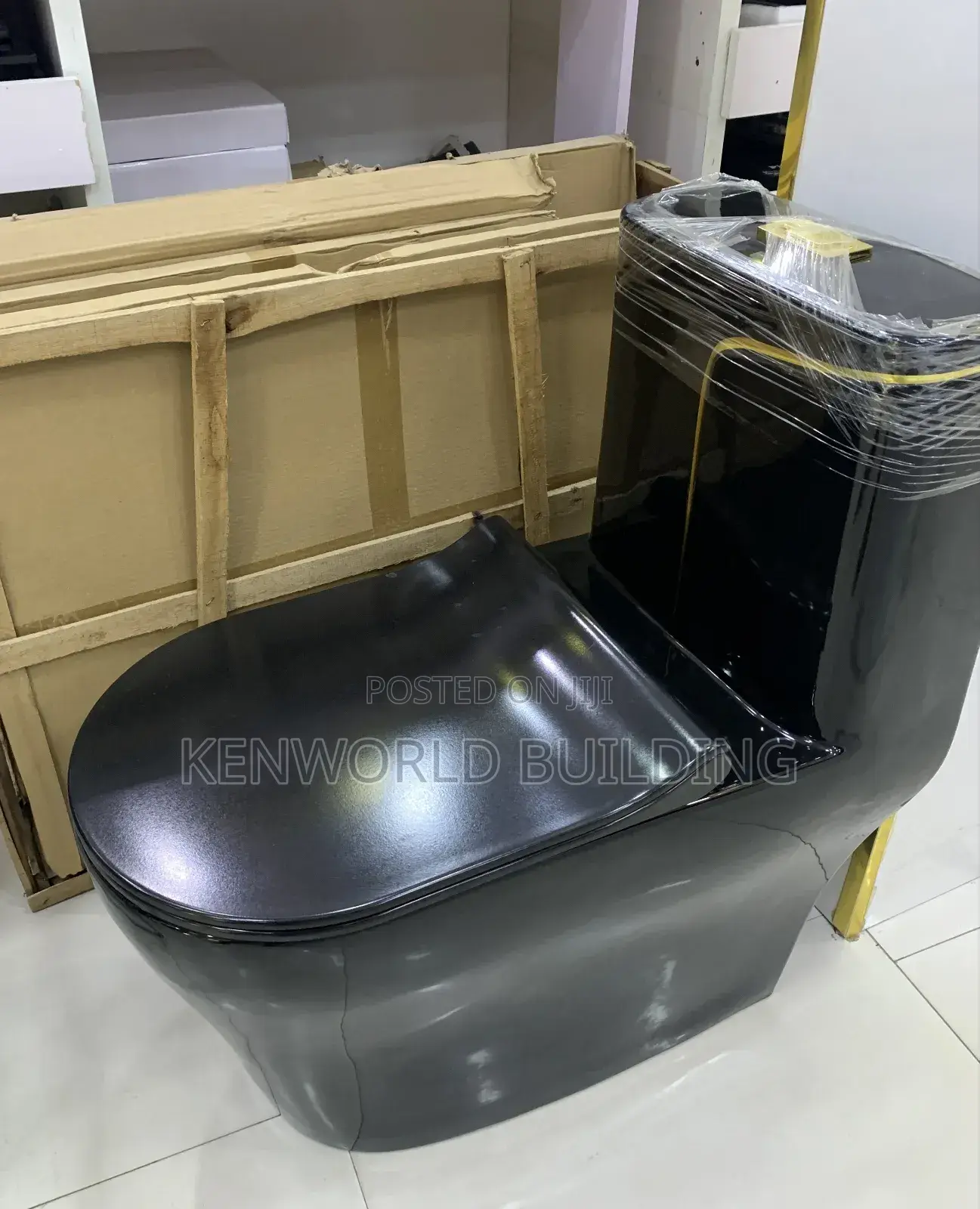 England Standard Black and Gold Luxury Set of Wc