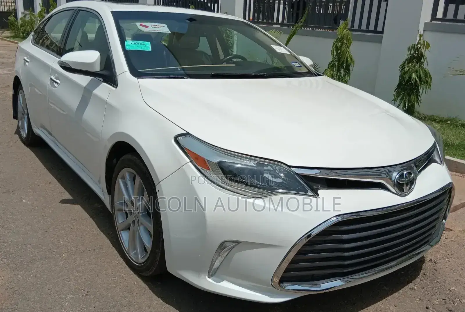 Toyota Avalon Limited 4dr Sedan (3.5L 6cyl 6A) 2014 White